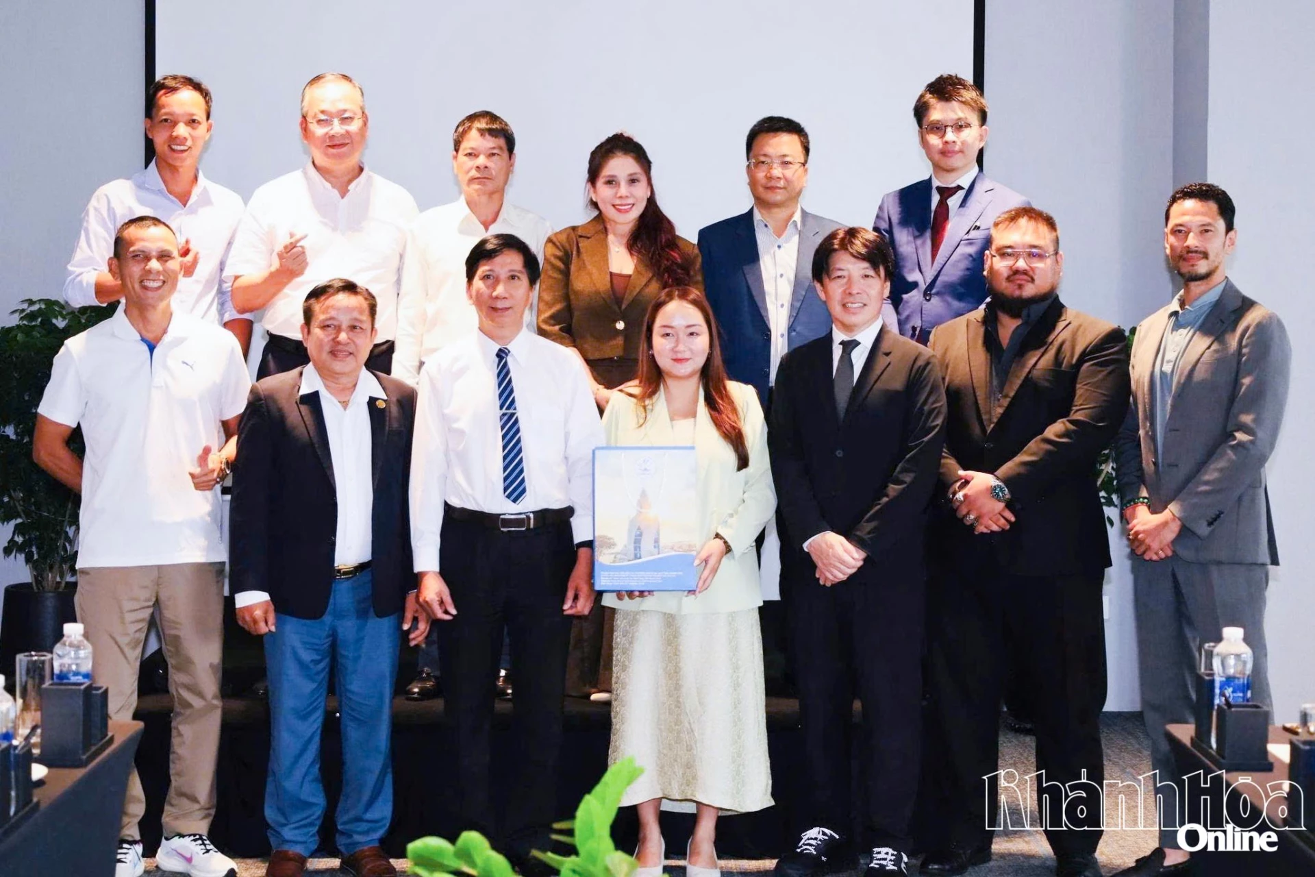 Lãnh đạo Sở Văn hóa, Thể thao và Du lịch, Hiệp hội Du lịch Khánh Hòa gặp gỡ và làm việc với Công ty TNHH NK Holdings và Công ty Cổ phần Pacific Project.