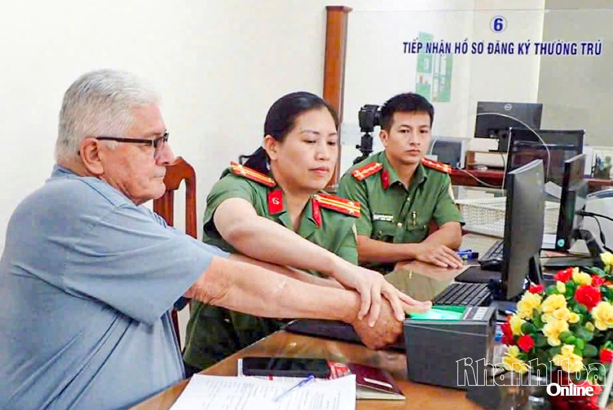 Hiện đại hóa công tác quản lý xuất nhập cảnh