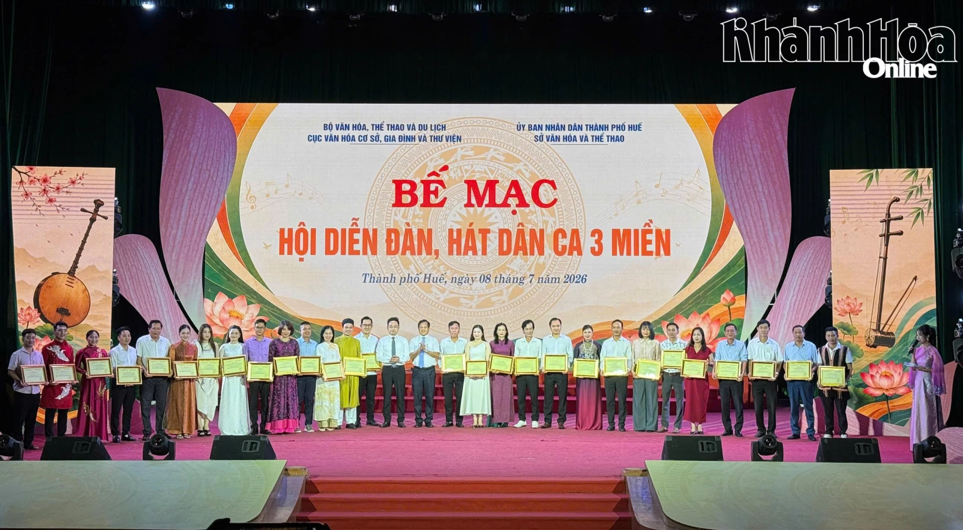 Đoàn nghệ thuật quần chúng tỉnh Khánh Hòa nhận huy chương bạc toàn đoàn với chương trình nghệ thuật Khánh Hòa - Bản hòa ca trong kỷ nguyên vươn mình.