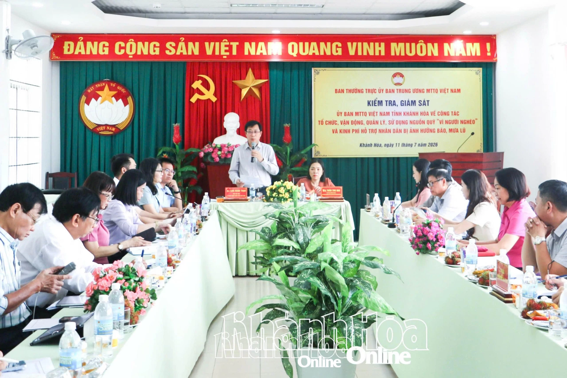 Quang cảnh buổi làm việc.