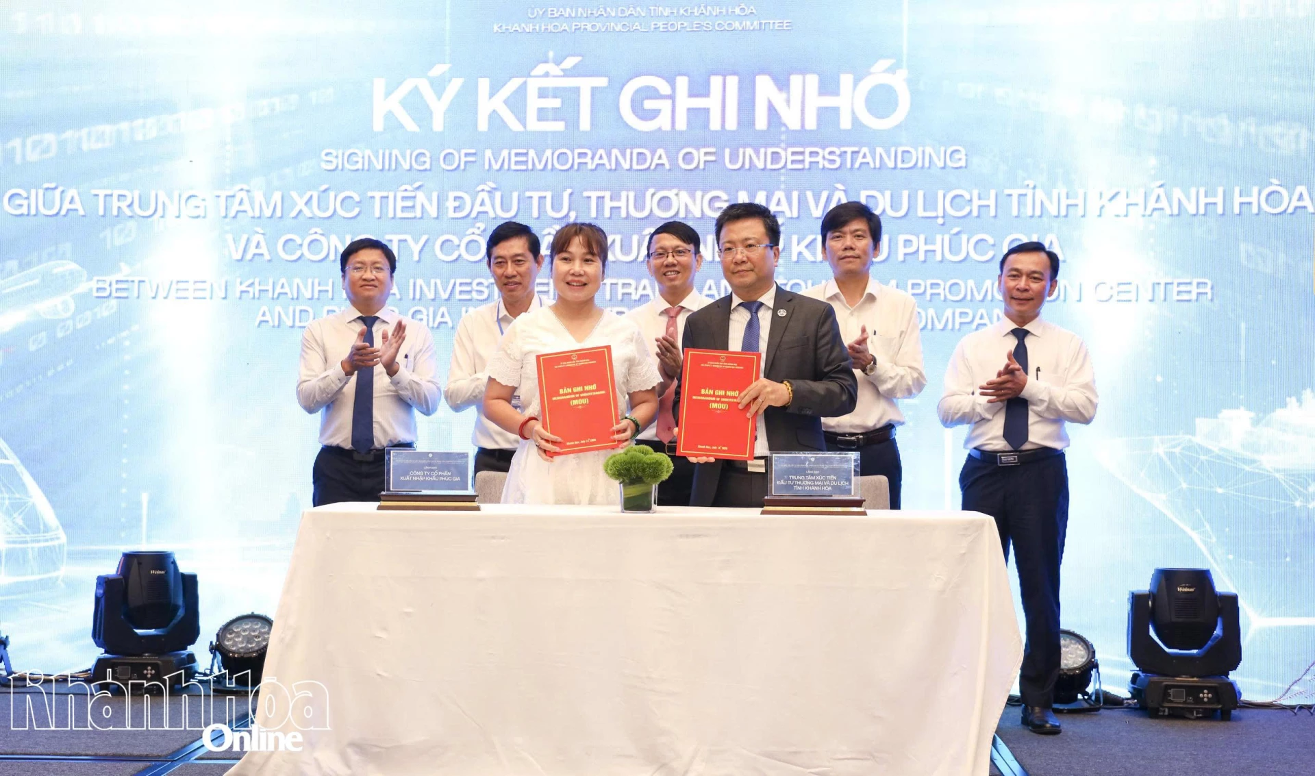 Lãnh đạo Trung tâm Xúc tiến Đầu tư, Thương mại và Du lịch tỉnh ký kết biên bản ghi nhớ hợp tác trong lĩnh vực phát triển cảng biển, cảng cạn và logistics với lãnh đạo Công ty Cổ phần Xuất nhập khẩu Phúc Gia.