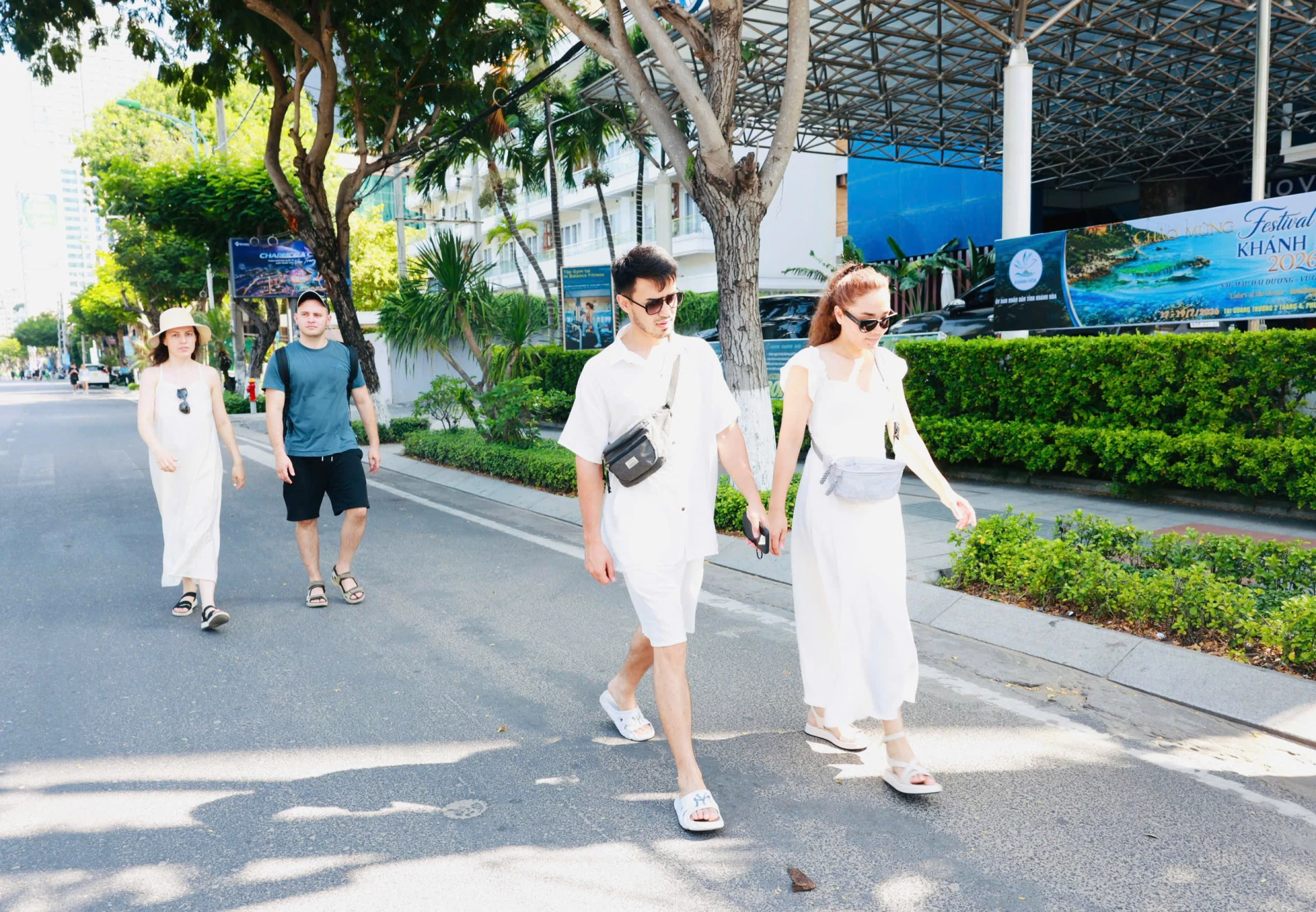 Nhiều du khách đến với Nha Trang trong những ngày diễn ra Festival Biển
