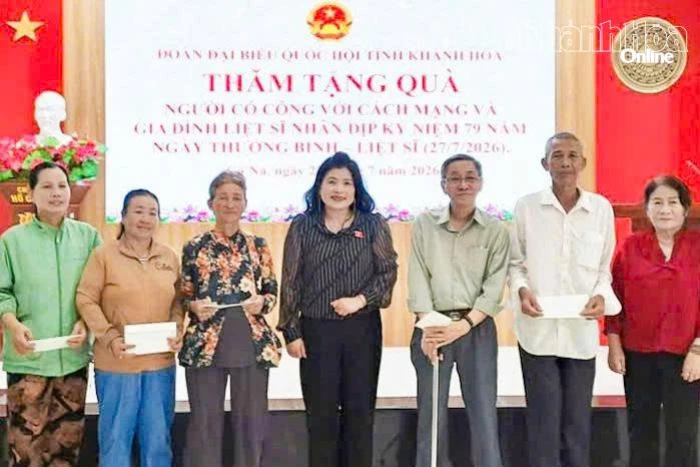 Đoàn Đại biểu Quốc hội tỉnh thăm, tặng quà người có công với cách mạng