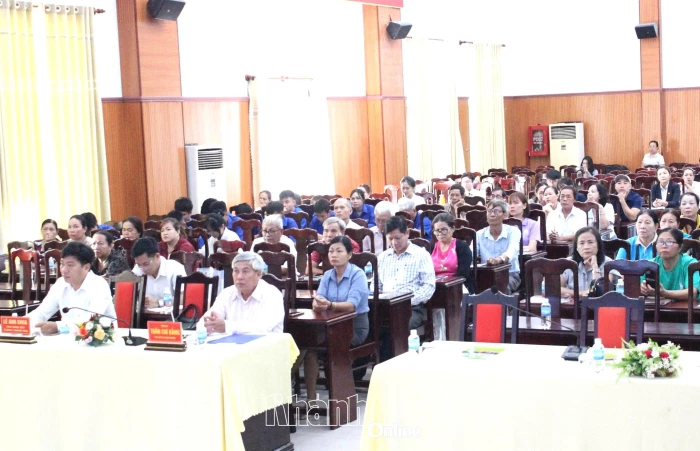 Hơn 100 lao động tham gia phiên giao dịch việc làm tại Cam Ranh