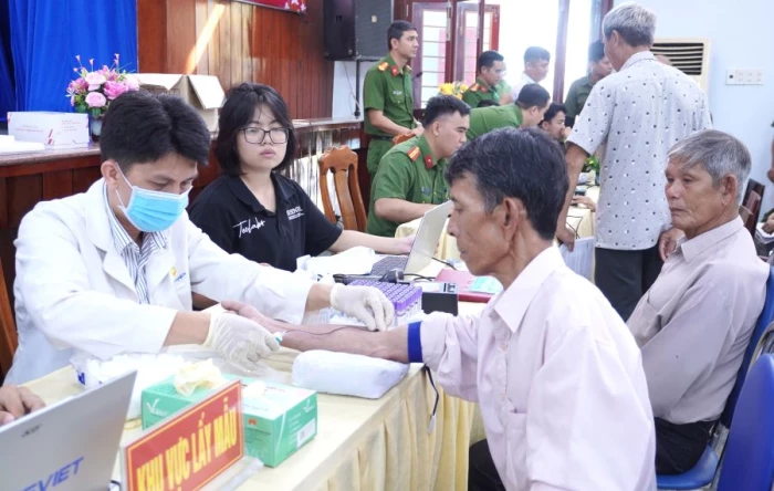 Tổ chức thu nhận mẫu sinh phẩm ADN cho thân nhân liệt sĩ tại khu vực Vạn Ninh