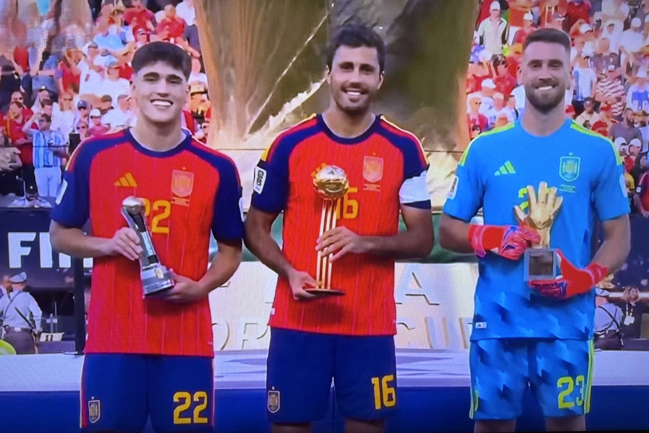 Rodri, Unai Simón, Pau Cubarsi của Tây Ban Nha nhận các giải thưởng cá nhân World Cup 2026