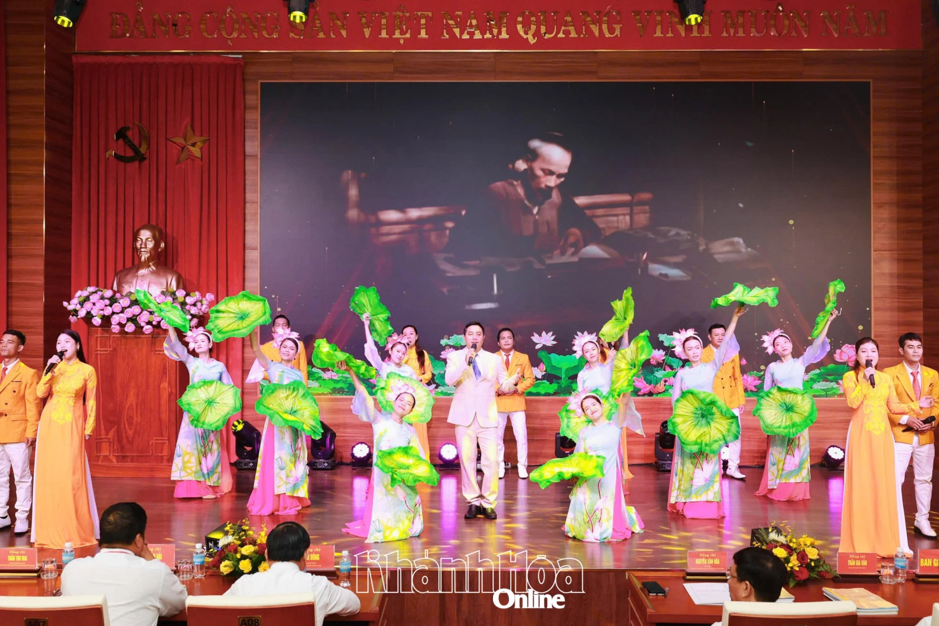 Tiết mục văn nghệ chào mừng hội thi.