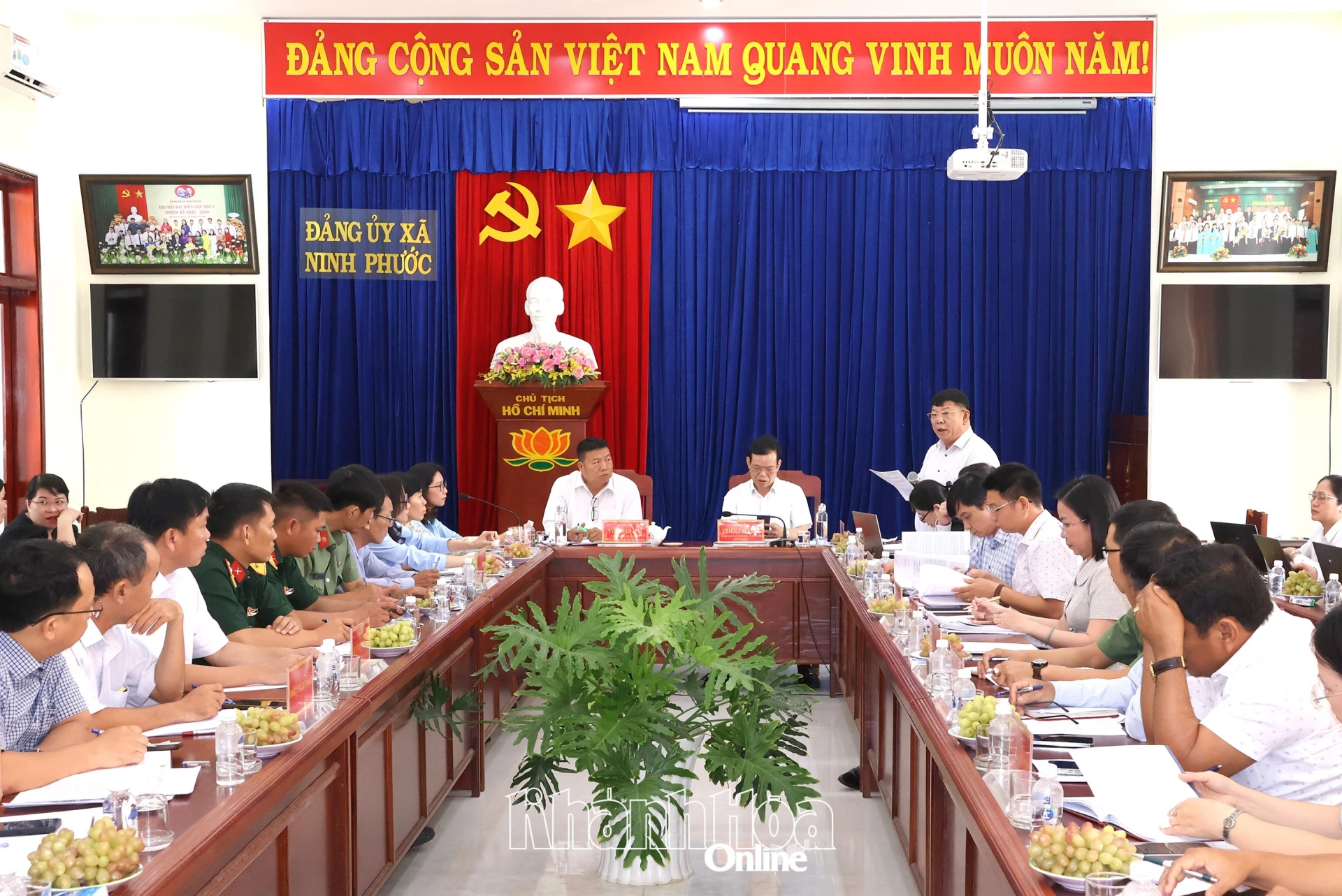 Lãnh đạo Vụ Dân tộc và Tôn giáo nêu ý kiến tại buổi kiểm tra, khảo sát.