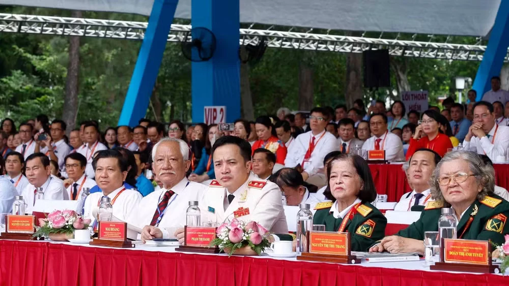 Các đại biểu tham dự.