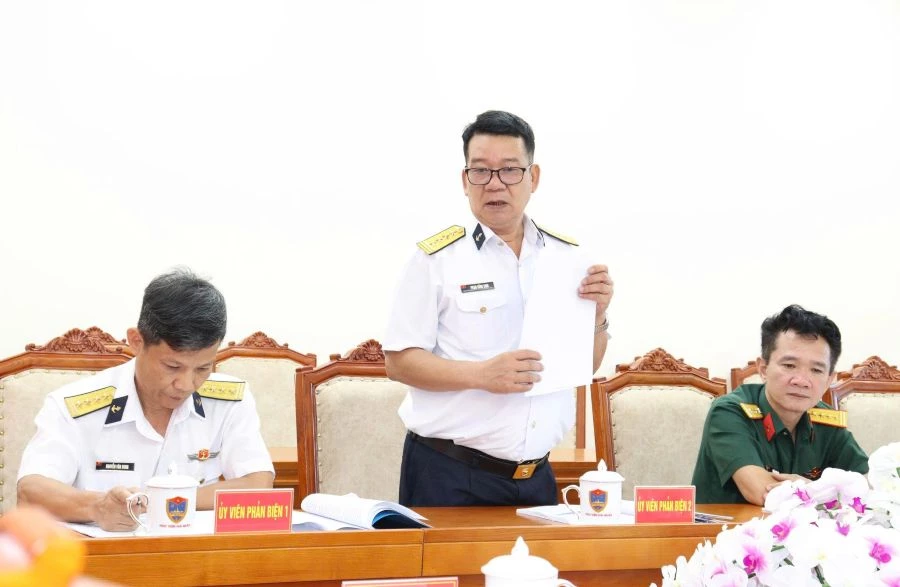 Các ủy viên Hội đồng Khoa học tham gia phản biện.