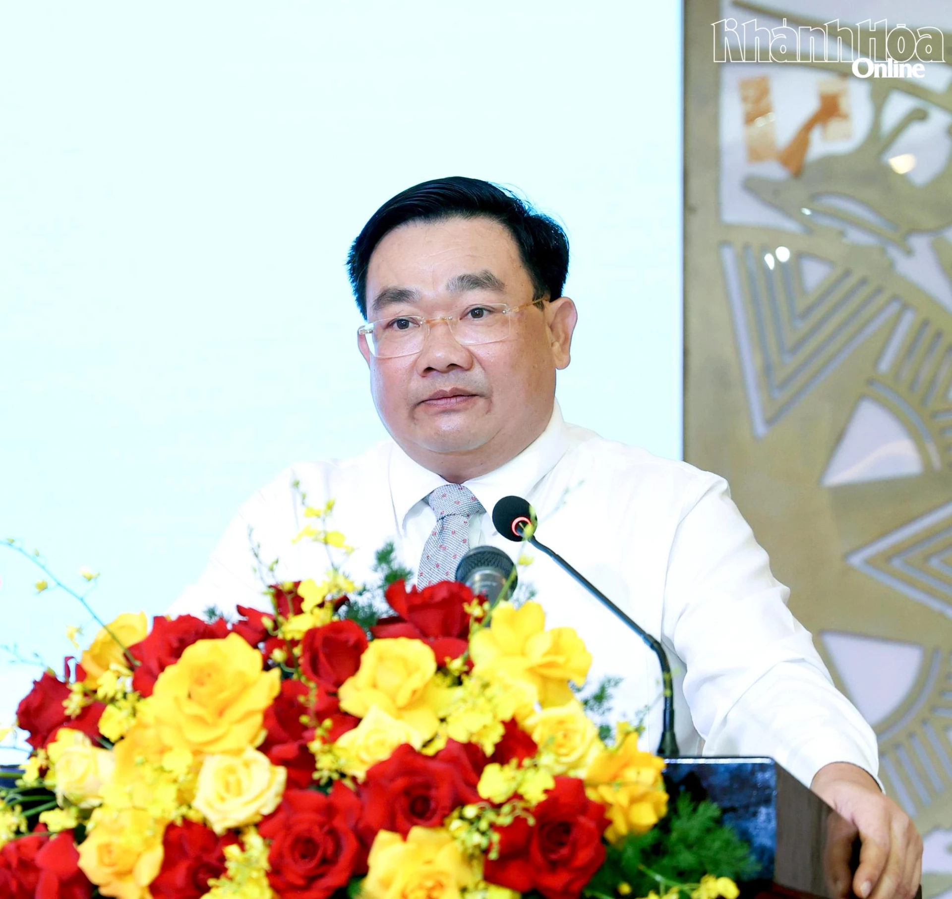 Phó Chủ tịch UBND tỉnh Trịnh Minh Hoàng phát biểu tại hội thảo.