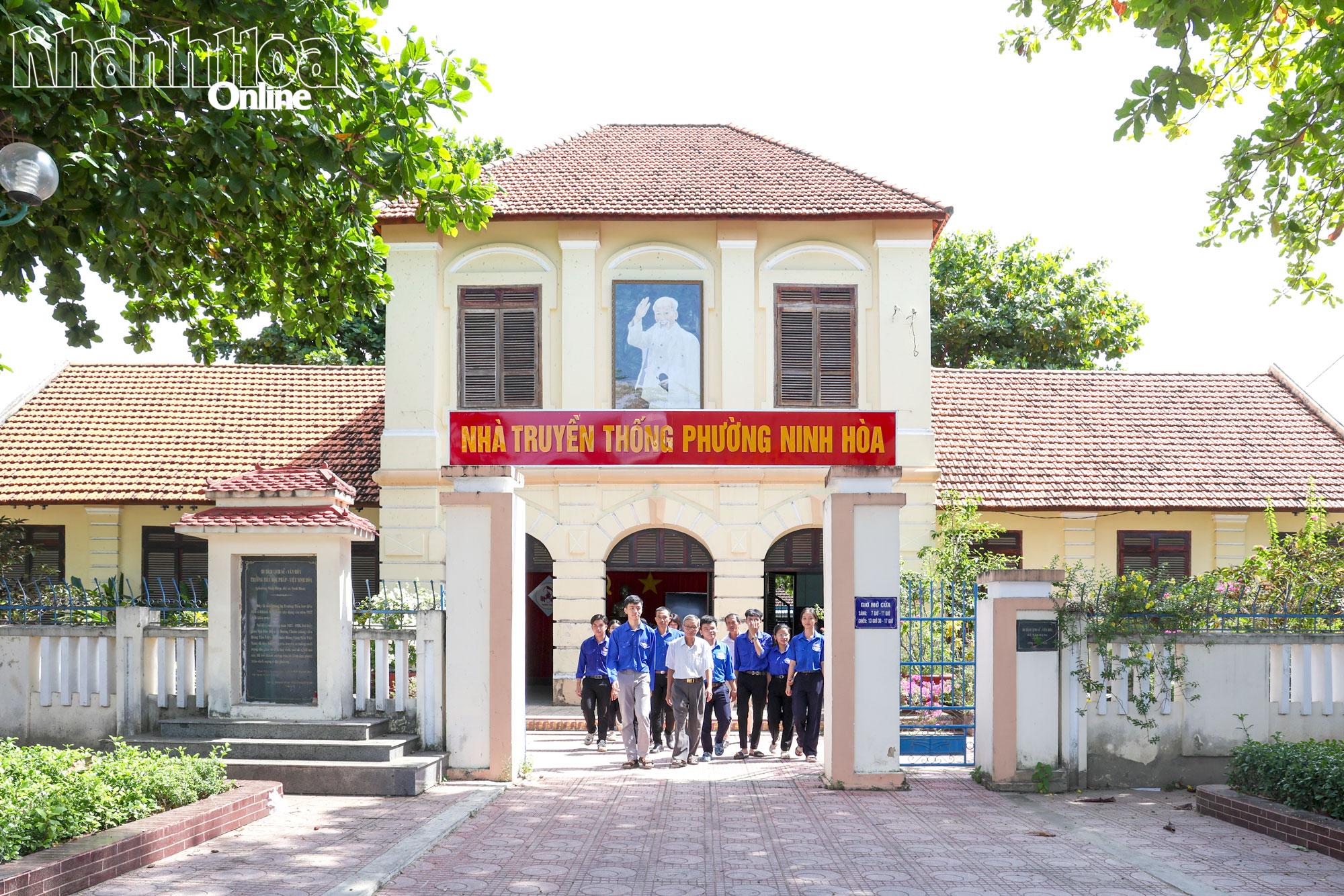 Nhà Truyền thống phường Ninh Hòa, một địa chỉ đỏgiáo dục truyền thống cách mạng của quê hương.