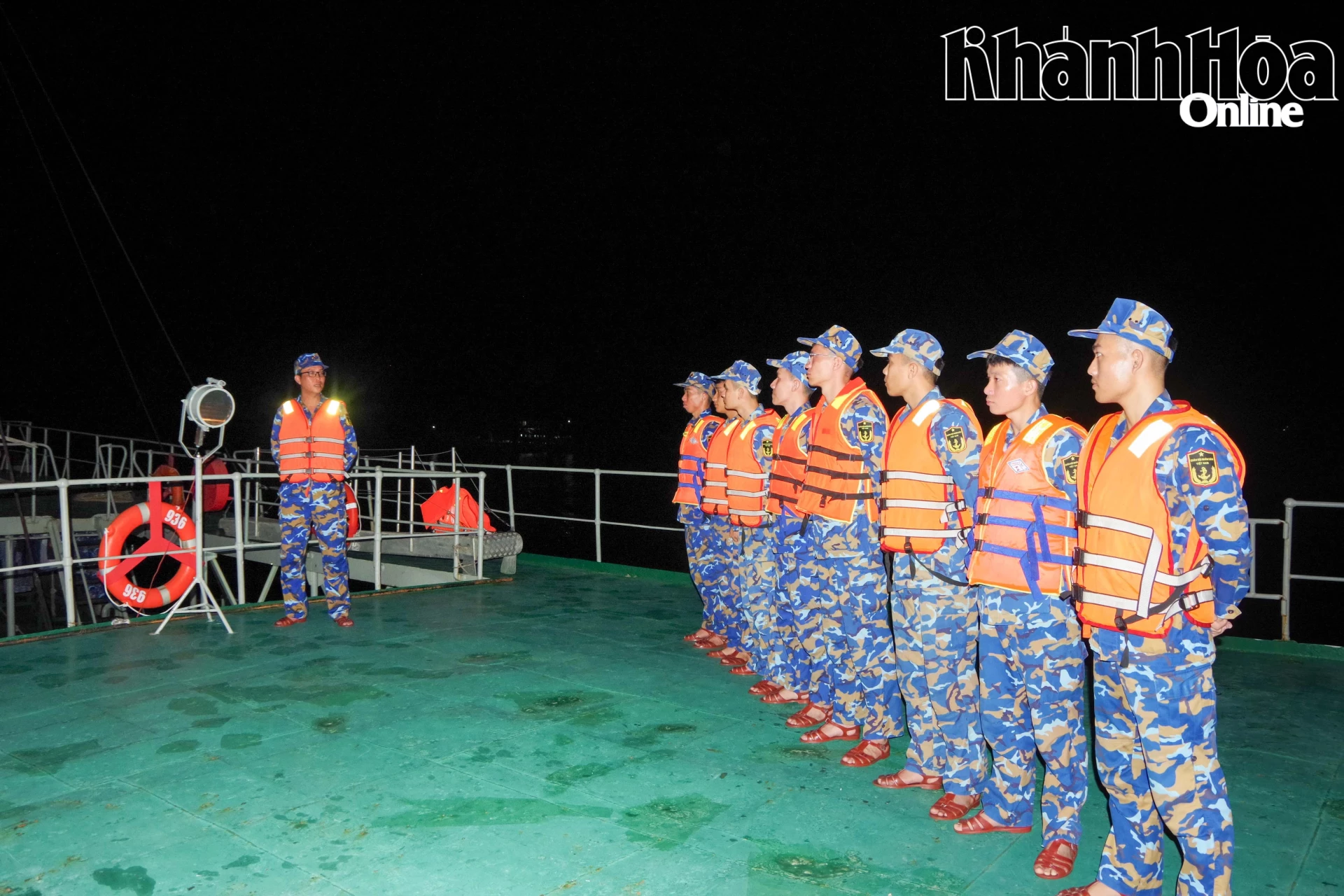 Học viên được huấn luyện nội dung thông tin từ tín hiệu ánh đèn.