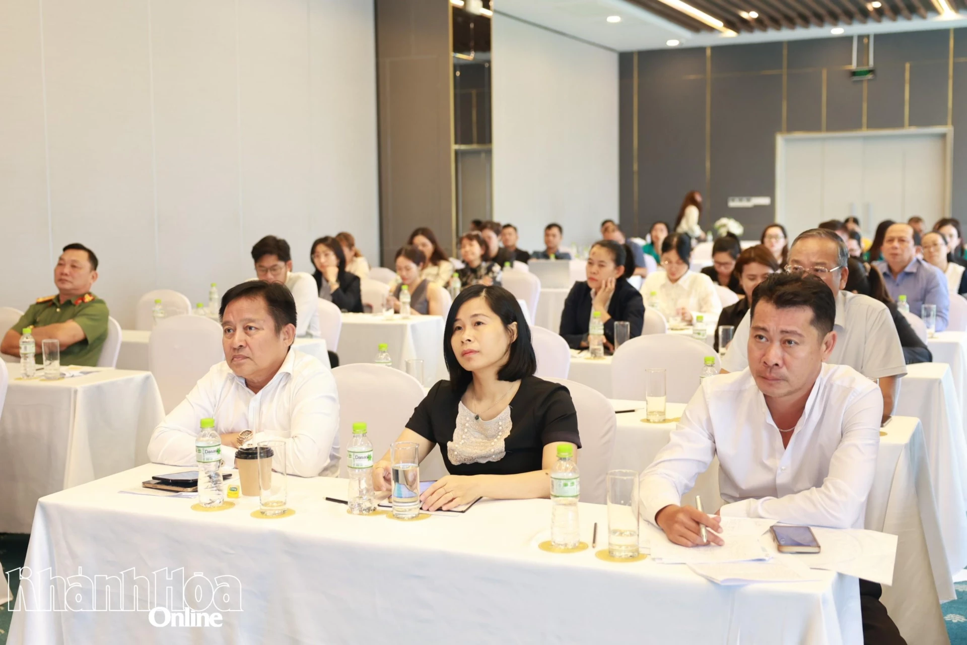 Đại biểu tham dự hội nghị.