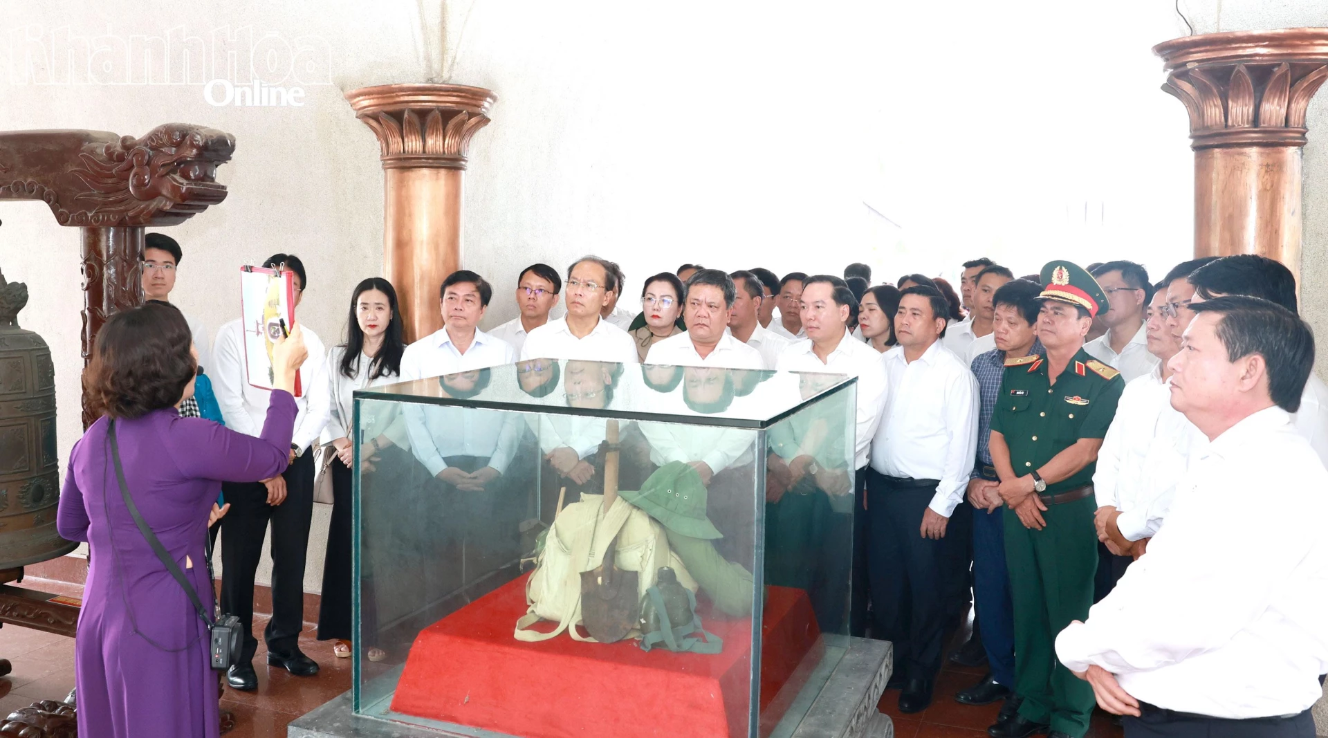 Đoàn công tác tỉnh Khánh Hòa tham quan Bảo tàng Thành cổ Quảng Trị.