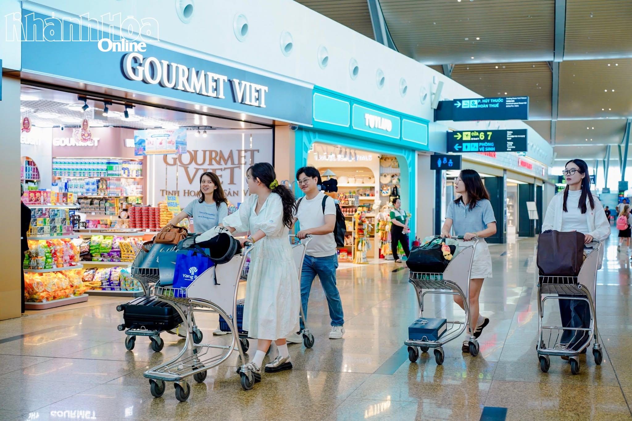 Khách du lịch quốc tế đến Khánh Hòa thông qua Cảng Hàng không quốc tế Cam Ranh
