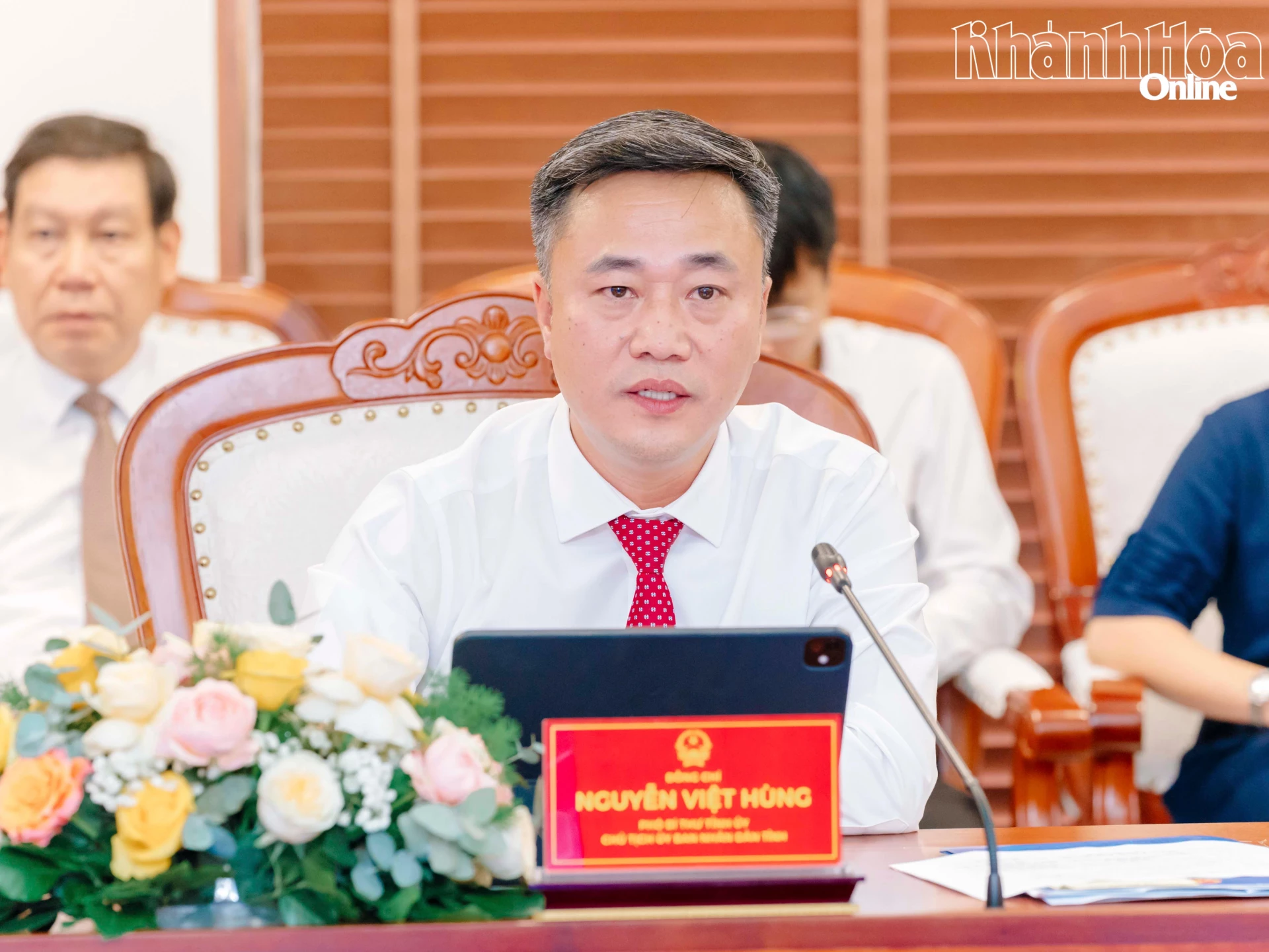 Chủ tịch UBND tỉnh Nguyễn Việt Hùng phát biểu tại lễ ký kết.