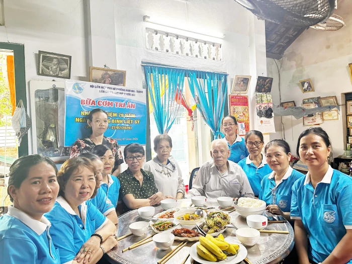Ấm áp những “Bữa cơm tri ân”