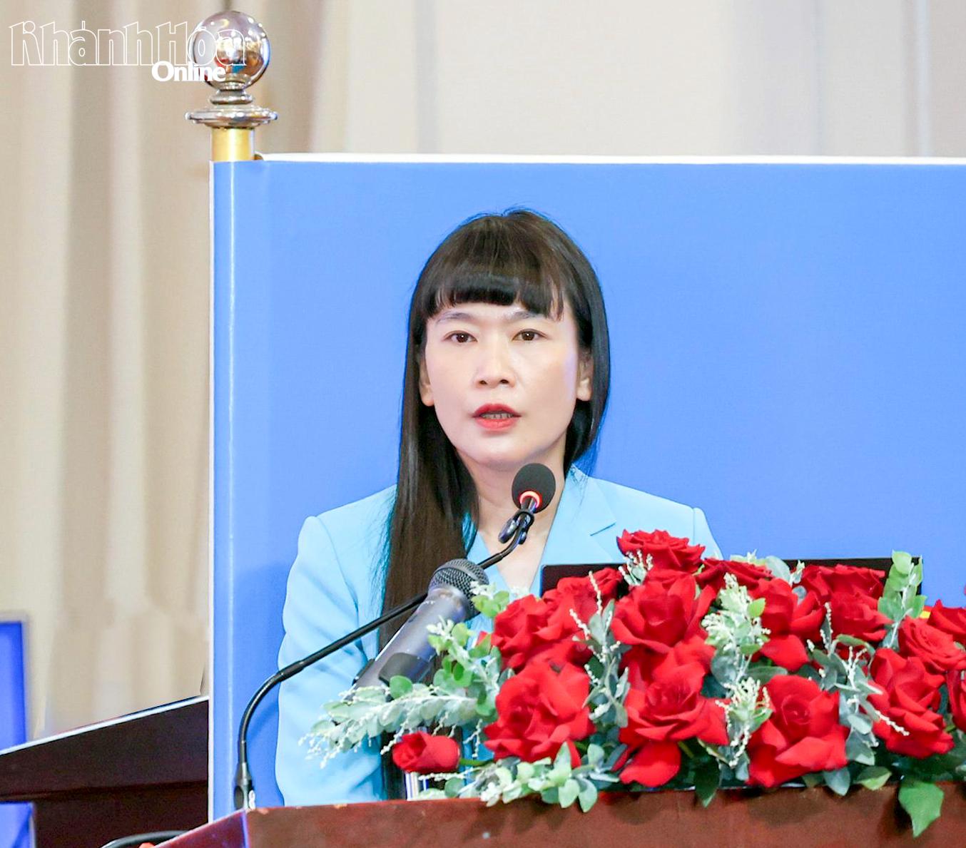 Bà Trịnh Thị Hồng Vân - Chủ tịch Hội đồng thành viên Công ty TNHH Nhà nước Một thành viên Yến sào Khánh Hòa đề xuất các giải pháp bảo vệ đàn chim yến.