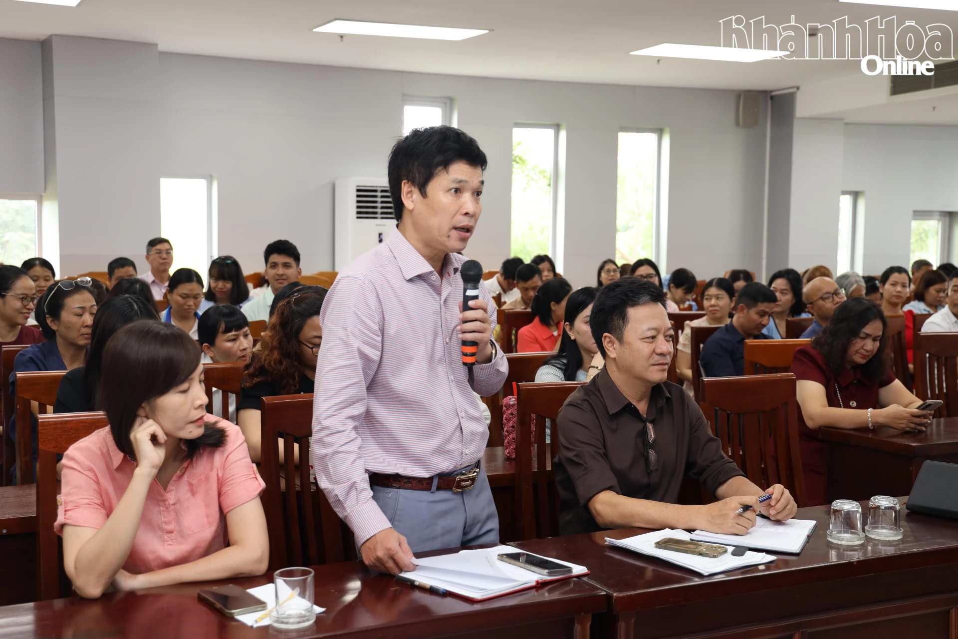 Lãnh đạo Phòng chuyên đề phát biểu