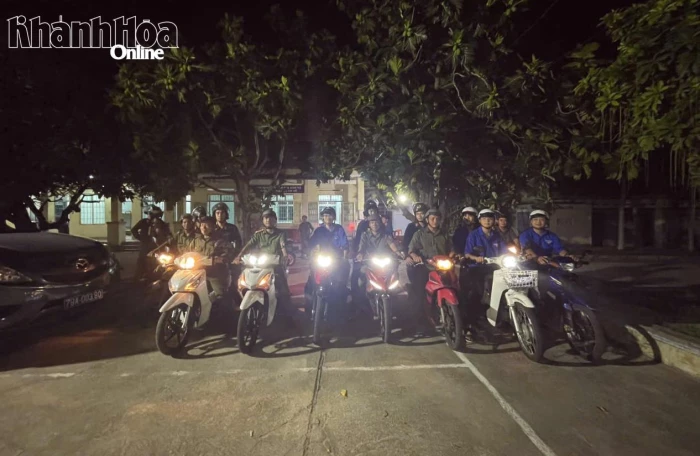 Tuổi trẻ Công an xã Cam Lâm phối hợp tuần tra bảo đảm an ninh, trật tự