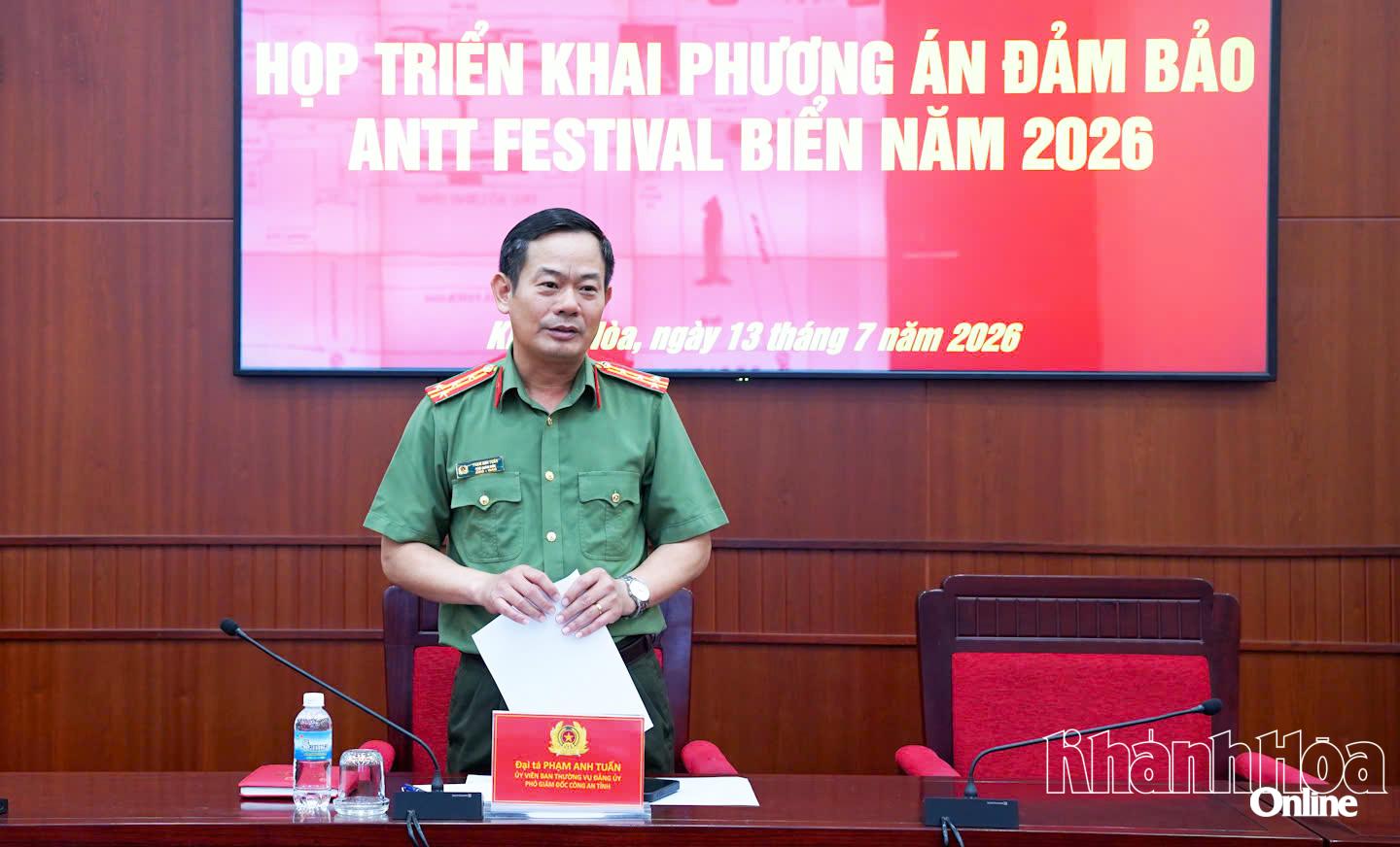 Đại tá Phạm Anh Tuấn phát biểu chỉ đạo tại cuộc họp.