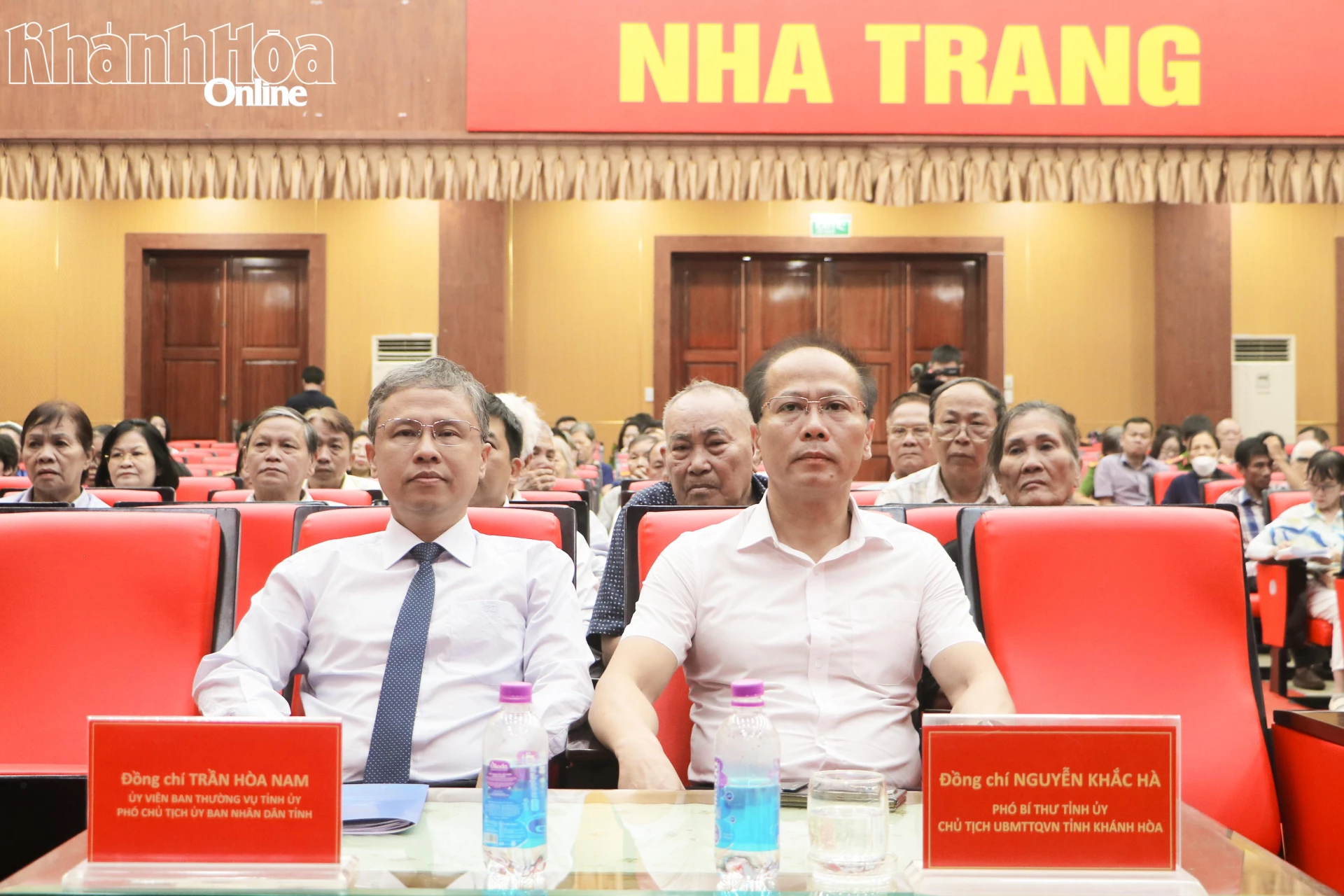 Các đồng chí lãnh đạo tỉnh tham dự buổi lễ.