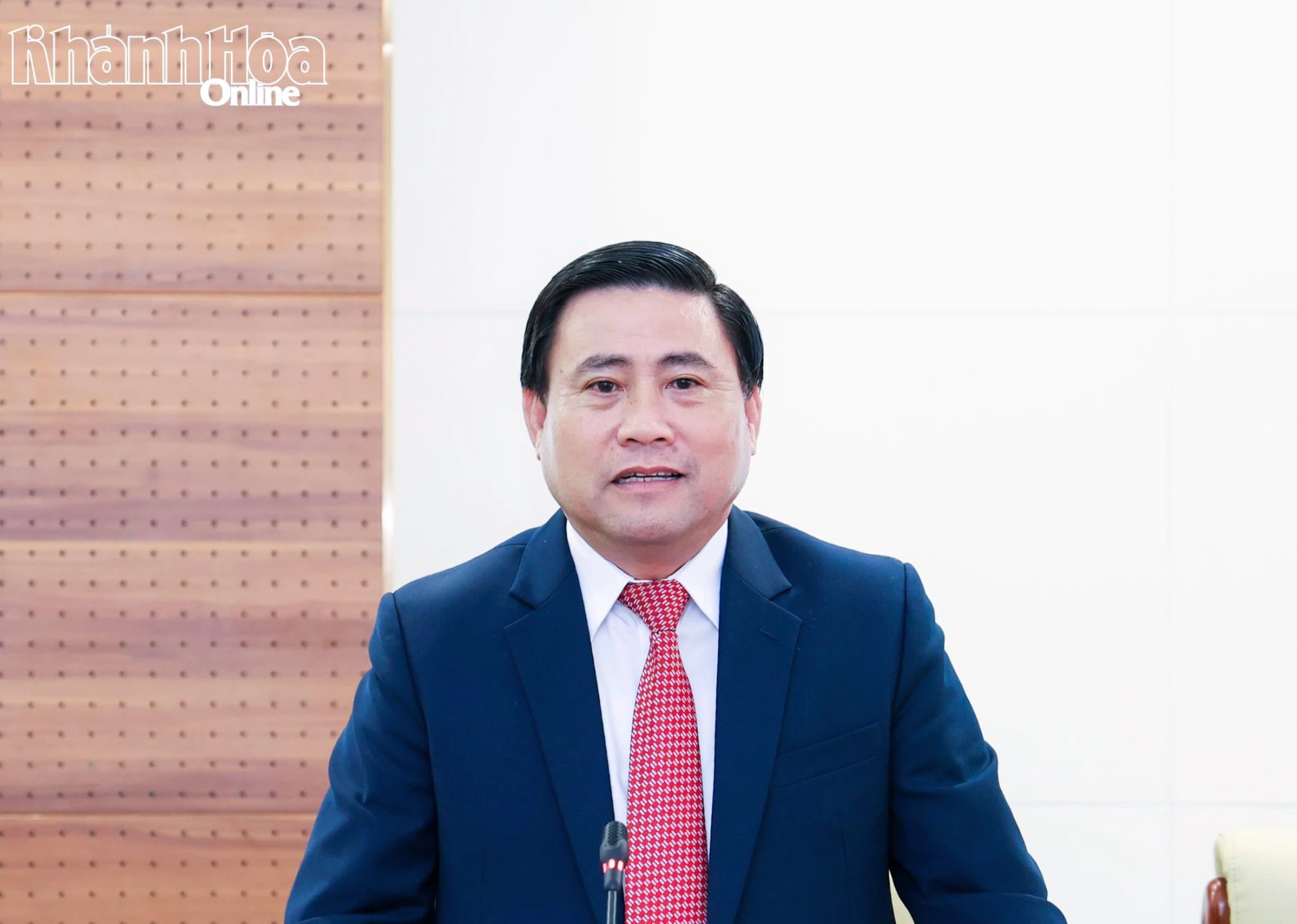 Đồng chí Lâm Đông phát biểu tại hội nghị.