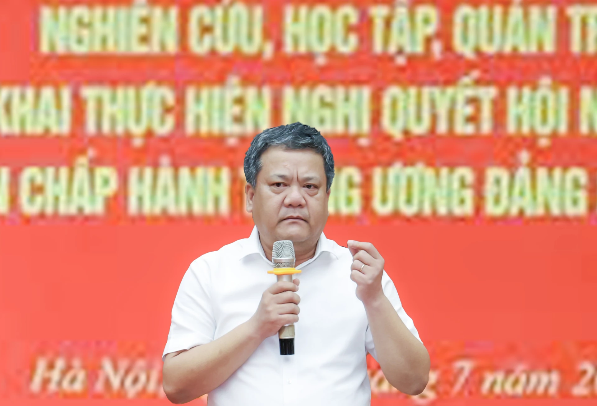 Bí thư Tỉnh ủy Trần Phong phát biểu quán triệt sau hội nghị.