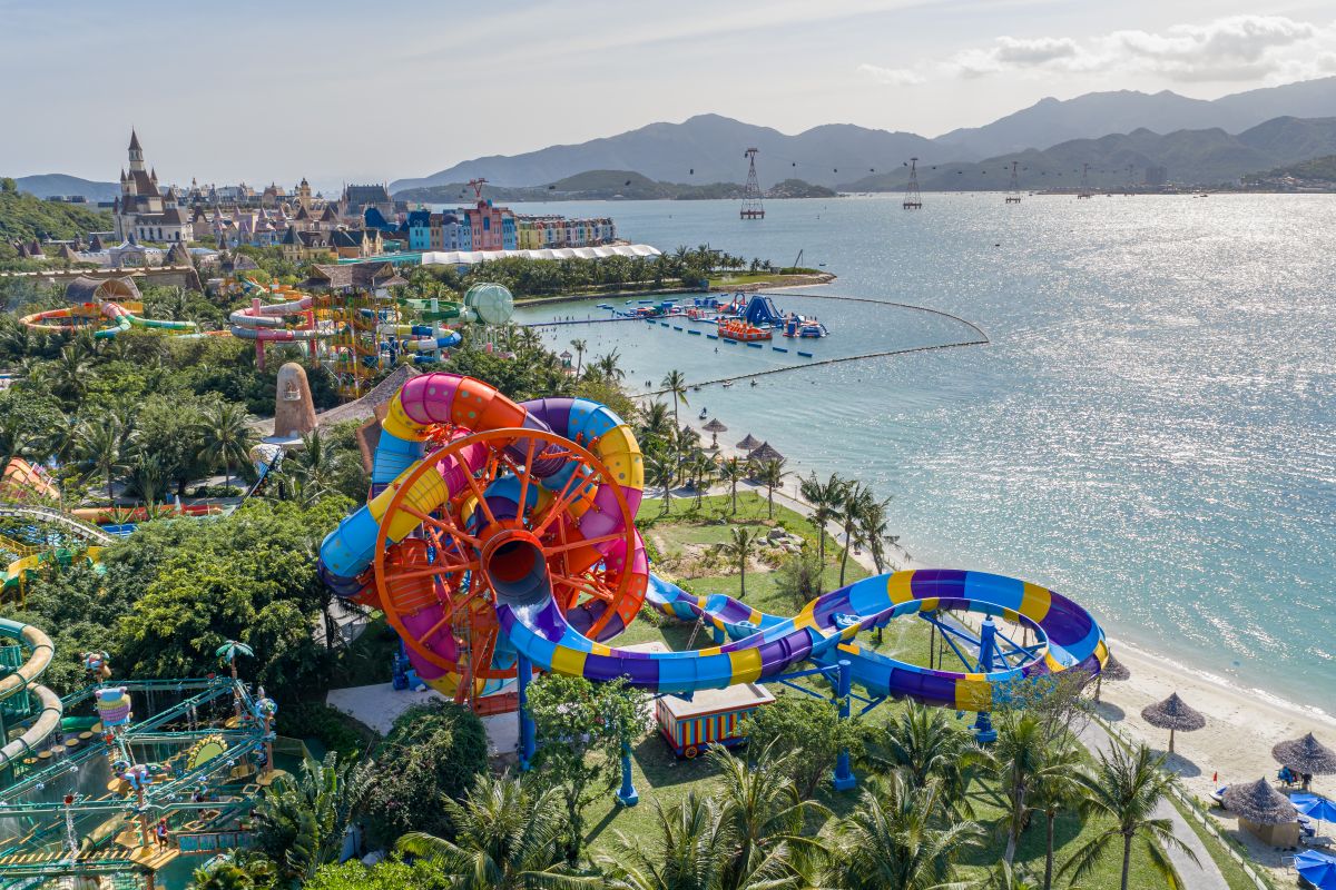 Thiên đường vui chơi giải trí VinWonders trên đảo Hòn Tre chỉ cách Vinhomes Pearl Bay 8 phút di chuyển qua tuyến cáp treo