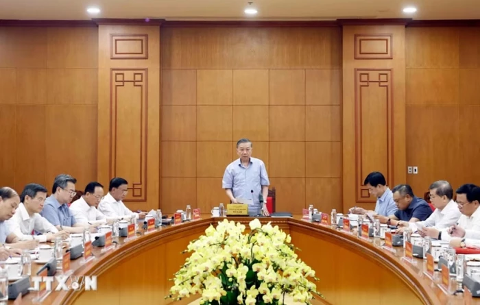 Vận dụng đúng phương pháp cách mạng trong đấu tranh phòng, chống “tự diễn biến”, “tự chuyển hóa” trong giai đoạn hiện nay