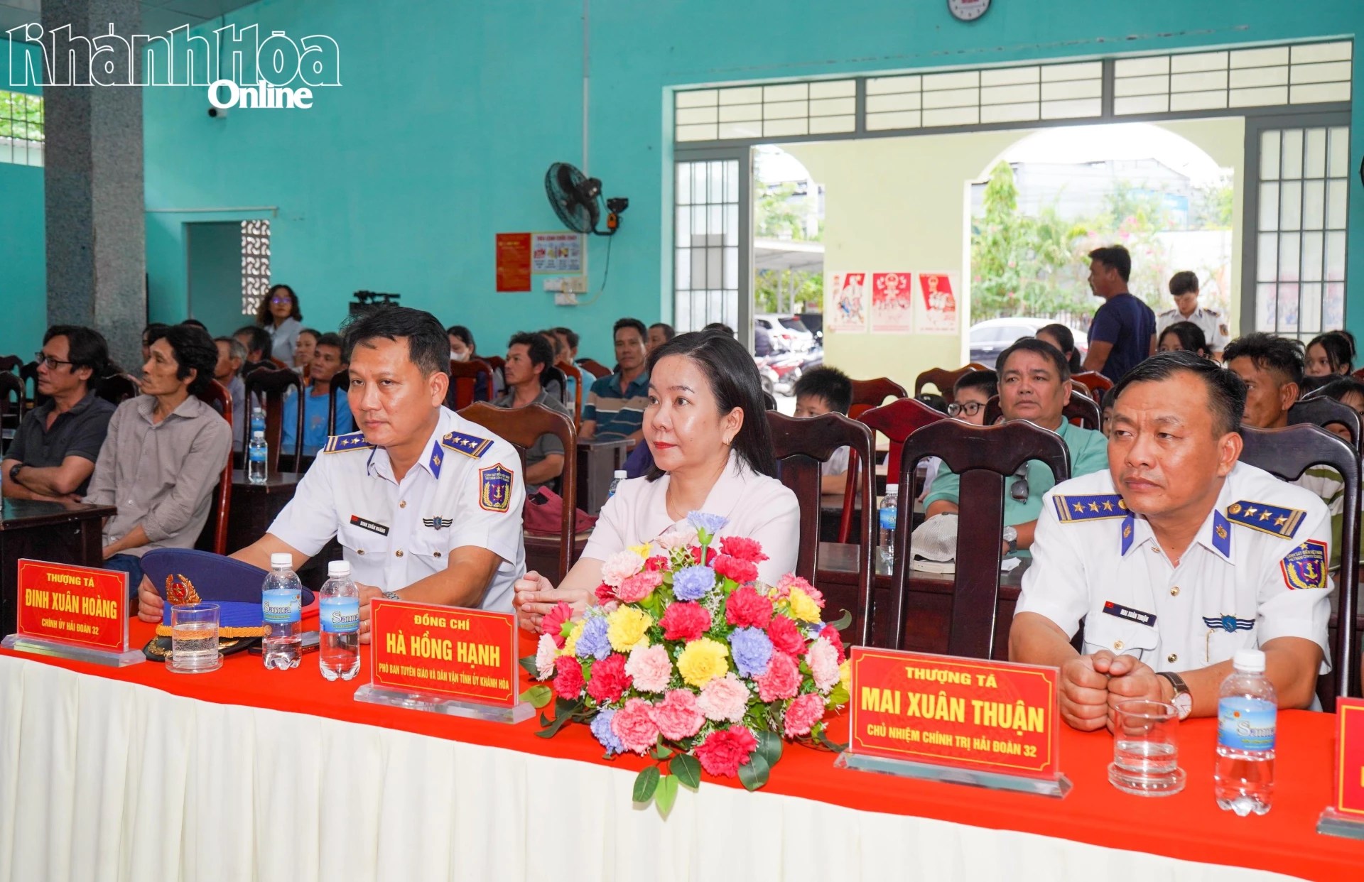 Các đại biểu tham dự chương trình.