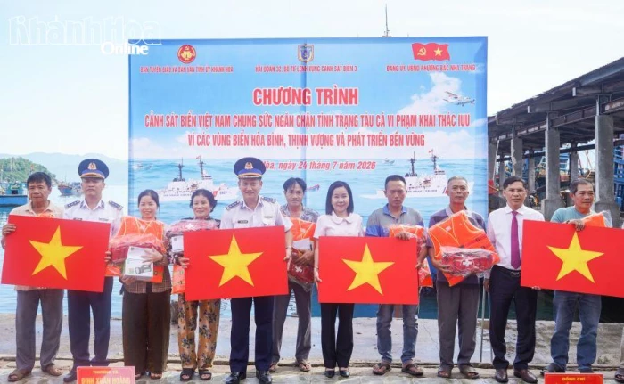 Cảnh sát biển đồng hành với ngư dân phường Bắc Nha Trang