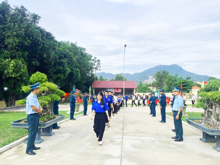 Hơn 150 học sinh phường Ba Ngòi tham gia trải nghiệm “Em là chiến sĩ phòng không - Không quân”