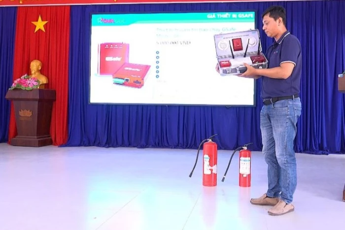 21 cơ sở, hộ kinh doanh tại xã Đông Khánh Sơn được hướng dẫn phòng cháy, chữa cháy 
