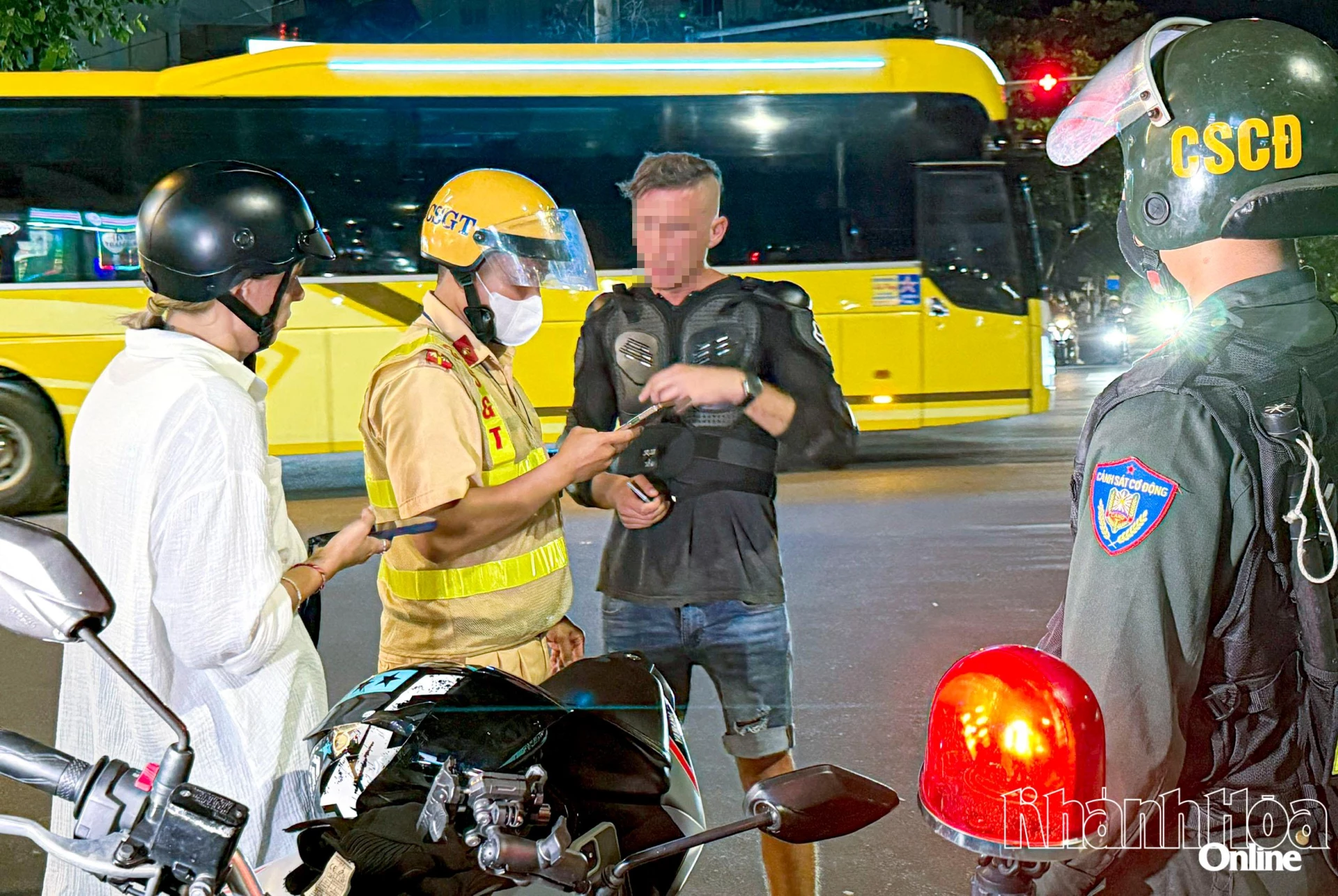 Tình trạng người nước ngoài vi phạm trật tự, an toàn giao thông: Xử lý nghiêm tạo chuyển biến