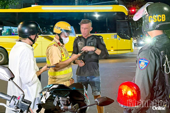 Tình trạng người nước ngoài vi phạm trật tự, an toàn giao thông: Xử lý nghiêm tạo chuyển biến