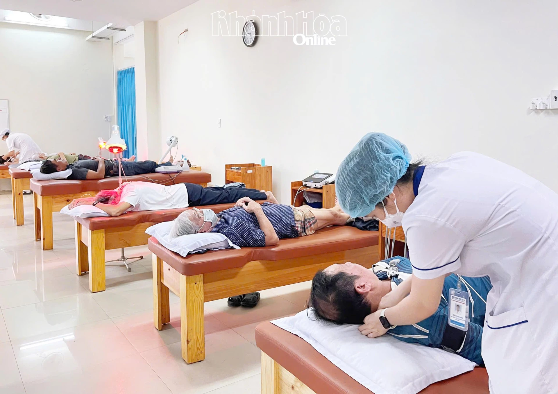 Điều trị bệnh bằng các phương pháp y học cổ truyền tại Bệnh viện 22-12.
