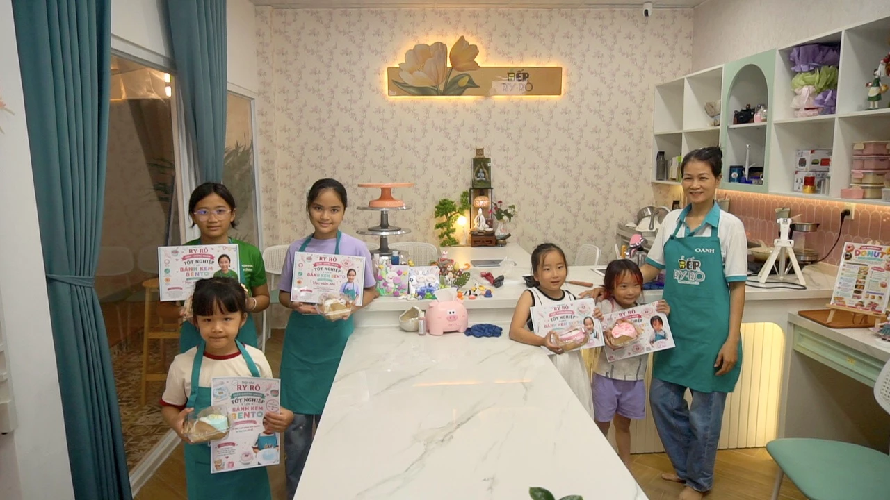 [Video] Trẻ em thích thú với các lớp workshop dịp hè