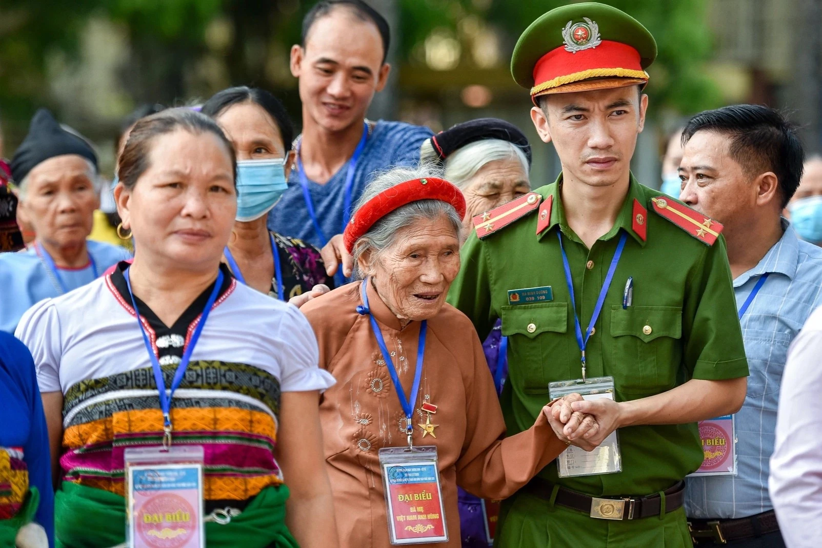 Chăm lo cho người có công là bổn phận, nhiệm vụ thường xuyên, lâu dài của cả hệ thống chính trị và toàn xã hội_Nguồn: dantri.com.vn
