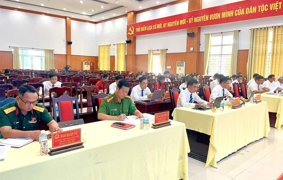 Các đại biểu tham dự kỳ họp.