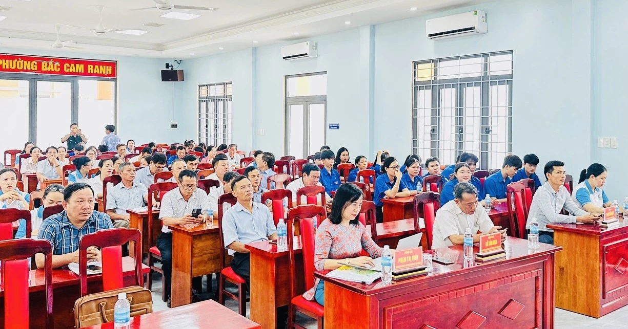 Các đại biểu tham dự hội nghị.
