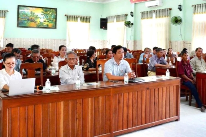 Xã Vạn Thắng hướng dẫn phòng, chống dịch bệnh trên gia súc, gia cầm