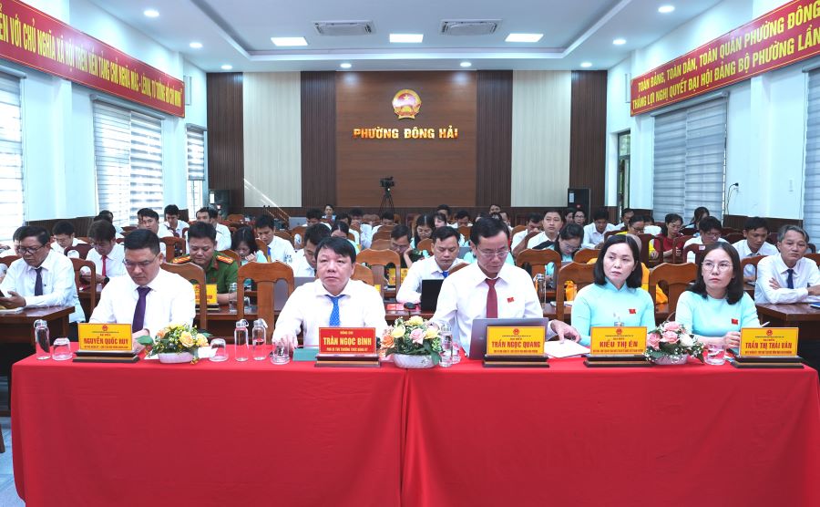 Các đại biểu tham dự kỳ họp.