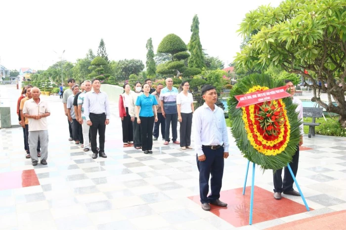 Phường Phan Rang tổ chức đoàn viếng Nghĩa trang liệt sĩ Bình Thuận