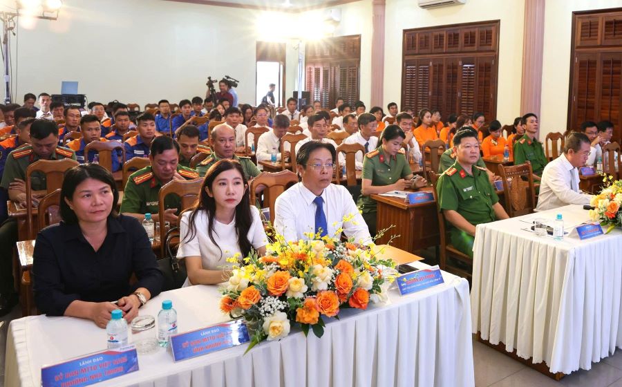Các đại biểu tham dự ngày hội.
