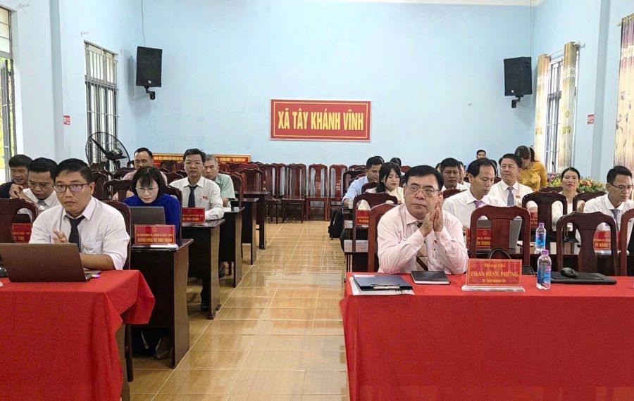 Các đại biểu tham dự kỳ họp.