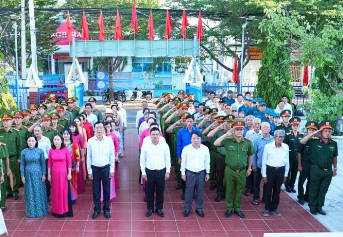 Phường Đông Hải tổ chức viếng các đài tưởng niệm liệt sĩ 