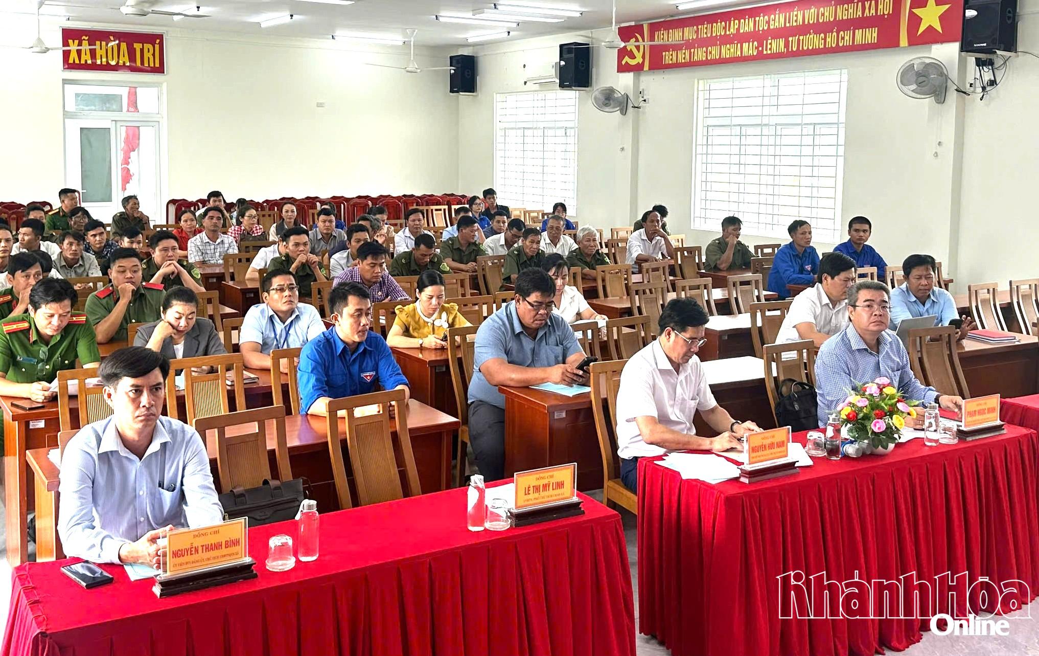 Các đại biểu tham dự buổi ra mắt mô hình.