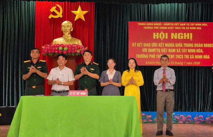 Trung đoàn Bộ binh 803, Ủy ban MTTQ Việt Nam xã Tây Ninh Hòa và Trường Phổ thông Dân tộc nội trú THCS Ninh Hòa ký kết chương trình kết nghĩa